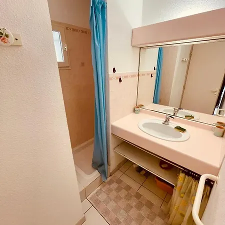 Spacieux Deux Pieces En Front De Pour 4 Personnes Ref 12 * Saint-Raphael (Var)