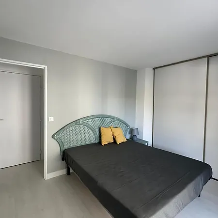 Spacieux Deux Pieces En Front De Pour 4 Personnes Ref 12 * Saint-Raphael (Var)