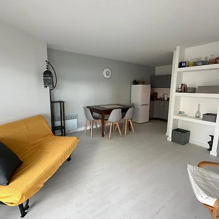 Spacieux Deux Pieces En Front De Pour 4 Personnes Ref 12 * Saint-Raphael (Var)