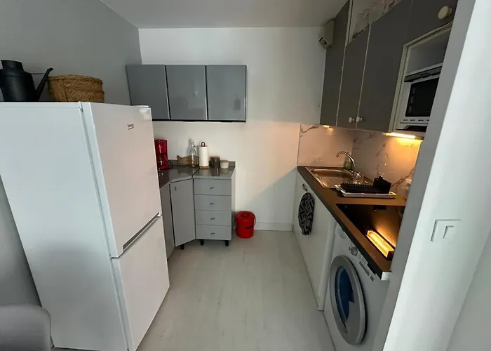 Spacieux Deux Pieces En Front De Pour 4 Personnes Ref 12 Saint-Raphael (Var)