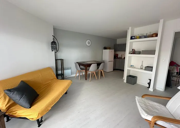 Spacieux Deux Pieces En Front De Pour 4 Personnes Ref 12 * Saint-Raphael (Var)